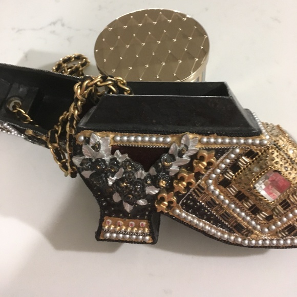 Bizarre Purse - Picture 3 of 3